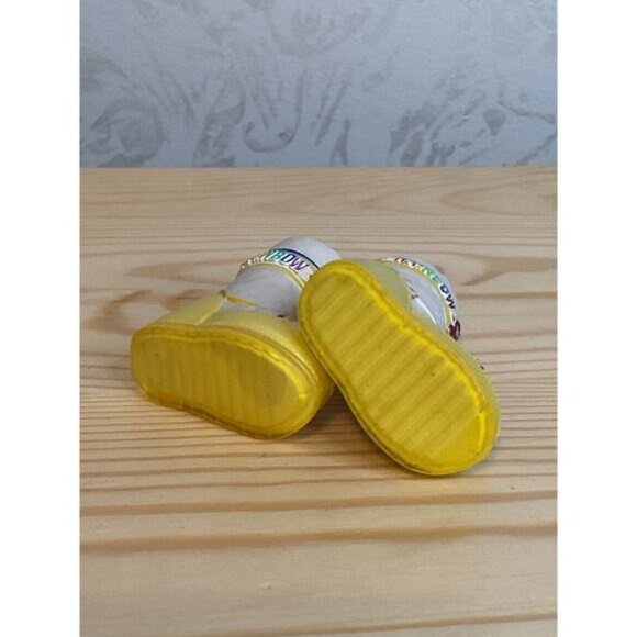 Rainbow High Sunny Madison Winter Break White Snow Boots Ski Shoes Quilted - Picture 4 of 4